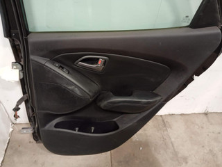 обшивка двери задняя правая Hyundai ix35 1 поколение [рестайлинг] (2013 - 2015), 1.6 л., бензин, МКПП, внедорожник 5 дв.