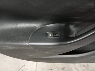 кнопка стеклоподъемника двери задней левой Volkswagen Passat B6 (2005 - 2010)