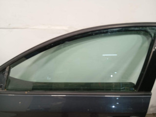 стекло двери передней левой Volkswagen Passat B6 (2005 - 2010), седан