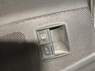 кнопка открытия багажника Volkswagen Passat B6 (2005 - 2010), седан