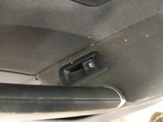 кнопка стеклоподъемника двери задней правой Volkswagen Golf 7 поколение (2012 - 2017), 1.6 л., дизель, универсал