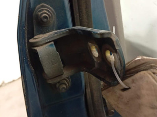 петля двери Nissan Almera Tino V10 (2000 - 2003)