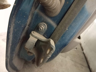 петля двери Nissan Almera Tino V10 (2000 - 2003)