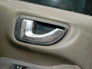 ручка внутренняя задняя левая Hyundai Santa Fe 1 поколение (SM) (2000 - 2004)