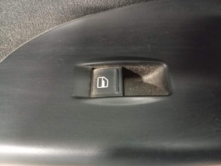 кнопка стеклоподъемника двери задней левой Volkswagen Passat B6 (2005 - 2010)