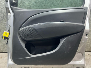 обшивка двери передняя правая Fiat Doblo 2 поколение (2010 - 2015), 1.3 л., дизель
