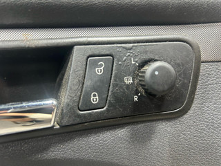 кнопка центрального замка Volkswagen Touran 1 поколение [рестайлинг] (2006 - 2010)