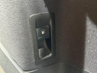 кнопка открытия лючка топливного бака Volkswagen Touran 1 поколение [рестайлинг] (2006 - 2010)