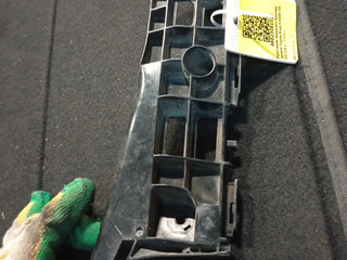 Крепление бампера переднего Toyota Prius 3 поколение (2009 - 2011), 1.8 л., бензин, 52115-4702