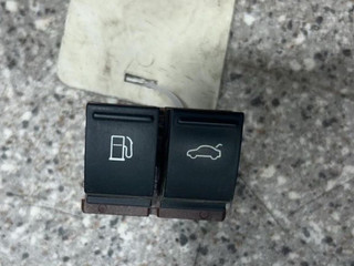 кнопка открытия багажника Volkswagen Passat B6 (2005 - 2010), седан