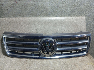решетка радиатора Volkswagen Touareg 1 поколение (2002 - 2007), 7L6853651