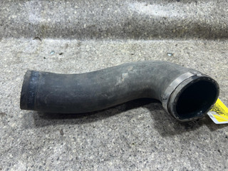 патрубок интеркулера Volkswagen Passat B6 (2005 - 2010), 2.0 л., TDi