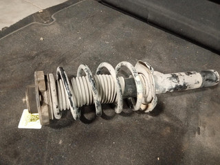 стойка передняя правая Volkswagen Passat B6 (2005 - 2010), 2.0 л., TDi, дизель