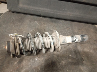 стойка передняя левая Volkswagen Passat B6 (2005 - 2010), 2.0 л., TDi, дизель