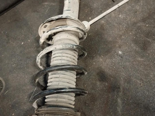 стойка передняя левая Volkswagen Jetta 6 поколение (2010 - 2015), 1.4 л., гибрид, 5C0413033DH