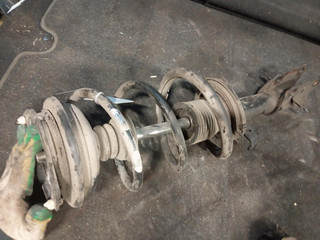 стойка передняя правая Renault Laguna 2 поколение (2001 - 2005), 2.2 л., DCi, дизель, 8200117298A