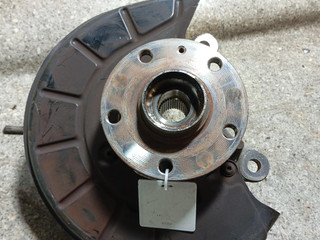 ступица передняя правая Volkswagen Jetta 6 поколение (2010 - 2015), 1.4 л., гибрид, 5C0413031DK