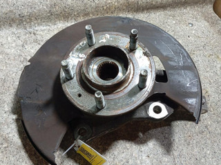 ступица передняя правая Opel Zafira 3 поколение (C) (2011 - 2016), 13338919