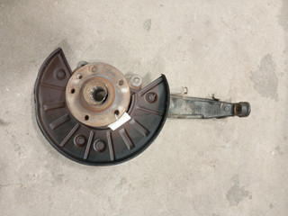ступица передняя левая Volkswagen Touareg 1 поколение (2002 - 2007), 2.5 л., дизель