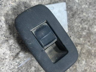 кнопка стеклоподъемника двери задней правой Toyota Auris 1 поколение (2006 - 2009)