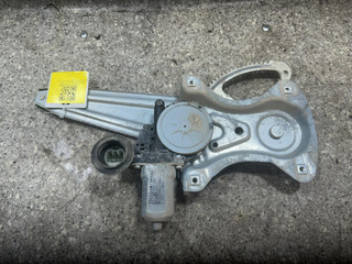 стеклоподъемник задний правый Toyota Auris 1 поколение (2006 - 2009)