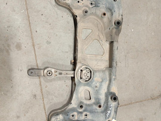 балка подвески передняя (подрамник) Volkswagen Jetta 6 поколение (2010 - 2015), 1.4 л., гибрид