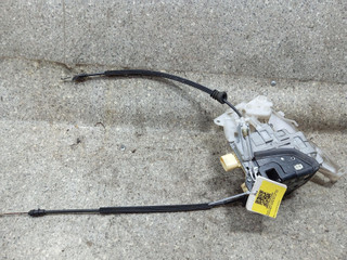 замок двери передней правой Volkswagen Passat B6 (2005 - 2010), седан