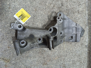кронштейн генератора Renault Megane 3 поколение (2008 - 2014), 1.5 л., K9K 836, дизель, 820066949