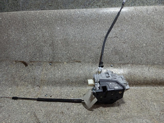 замок двери передней правой Volkswagen Passat B6 (2005 - 2010), седан