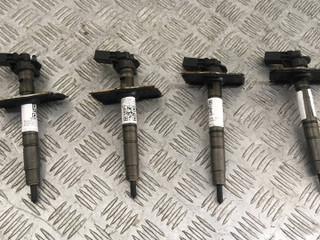 форсунка Volkswagen Passat B6 2010, 2.0 л., CBAB, дизель, робот, 03L130277, 0445116030