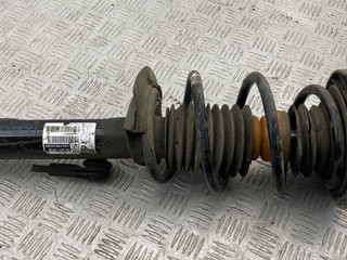 амортизатор передний правый BMW X1 F48 2016, 2.0 л., B47 C20 A, дизель, МКПП, alpinweiß iii (300), внедорожник 5 дв., полный привод, правый руль, 31316861692, 6861692