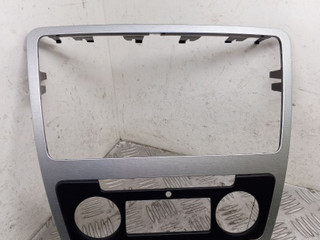 рамка под магнитолу Skoda Octavia 2 поколение (A5) [рестайлинг] 2011, 2.0 л., CCZA, бензин, МКПП, 8x8x, лифтбэк, передний привод, правый руль, 1Z0858069DF