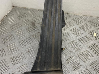 педаль BMW 3 серия F30/F31/F34 [рестайлинг] F30 2015, 2.0 л., N47 D20 C, дизель, МКПП, estoril blau (b45), седан, полный привод, правый руль, 35426853176, 6853176
