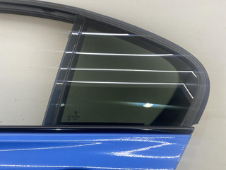 форточка задняя левая BMW 3 серия F30/F31/F34 [рестайлинг] F30 2015, 2.0 л., N47 D20 C, дизель, МКПП, estoril blau (b45), седан, полный привод, правый руль