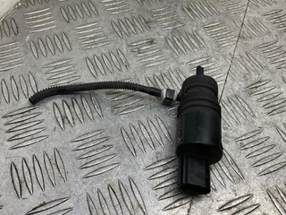 насос (моторчик) омывателя стекла BMW 3 серия F30/F31/F34 F31 2014, 3.0 л., N57 D30 A, дизель, АКПП, универсал, задний привод, правый руль, 67127302589, 7302589