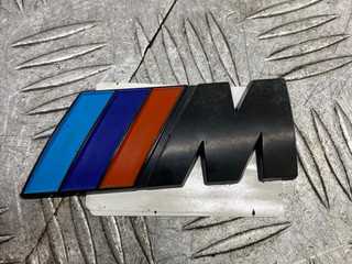 эмблема BMW 3 серия F30/F31/F34 [рестайлинг] F30 2015, 2.0 л., N47 D20 C, дизель, МКПП, estoril blau (b45), седан, полный привод, правый руль, 51148058881, 8058881