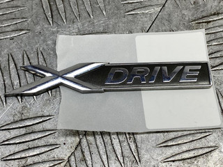 эмблема BMW 3 серия F30/F31/F34 [рестайлинг] F30 2015, 2.0 л., N47 D20 C, дизель, МКПП, estoril blau (b45), седан, полный привод, правый руль, 51147318576, 7318576