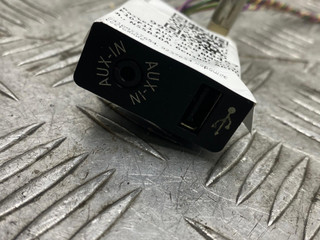 разъем AUX / USB
