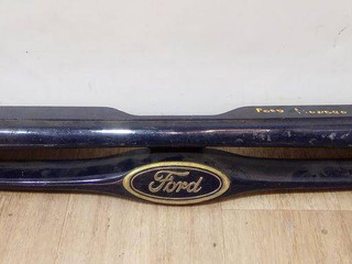 решетка радиатора Ford Mondeo 1 поколение 1993