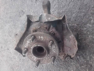 кулак поворотный левый Toyota Camry 4 поколение V40 1995, 3.0 л., i, бензин