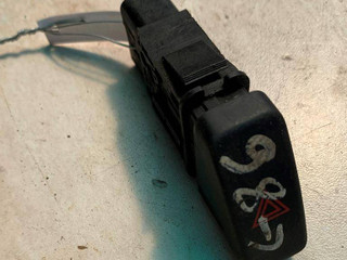 кнопка аварийной сигнализации Mazda Premacy 1 2000