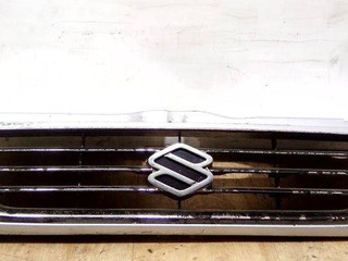 решетка радиатора Suzuki Baleno 1 поколение 1998, серебристый