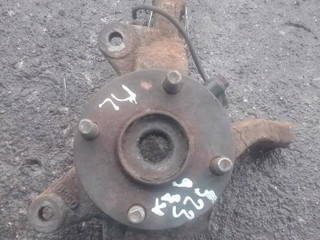 кулак поворотный левый Mazda 323F BJ 2000