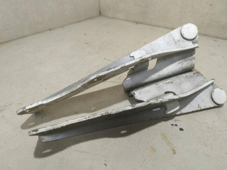 петля капота Nissan Primera P10 1997, 1.6 л., i, бензин
