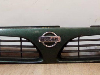 решетка радиатора Nissan Almera N15 1997