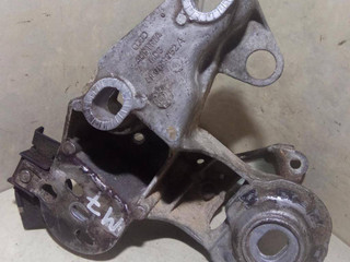 кронштейн двигателя Volkswagen Passat B5 1997, 1.8 л., AEB, бензин, МКПП, синий, универсал, передний привод, 4B0199352A