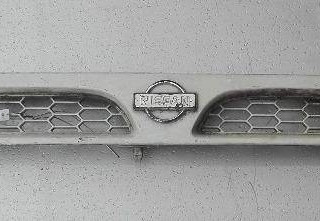 решетка радиатора Nissan Sunny N14 1991, 2.0 л., CD20, дизель, МКПП, белый, седан, передний привод, 6231050C26
