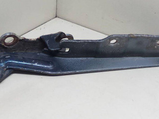 петля капота правая Nissan Primera P10 1995