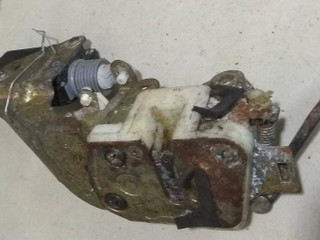 замок двери передней правой Mazda 323 5 поколение 1996, 1.5 л., i, бензин, хетчбэк 5 дв.