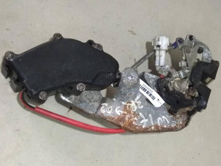 замок двери задней правой Suzuki Swift 2 поколение [рестайлинг] 1998, 1.3 л., i, бензин, хетчбэк 5 дв.